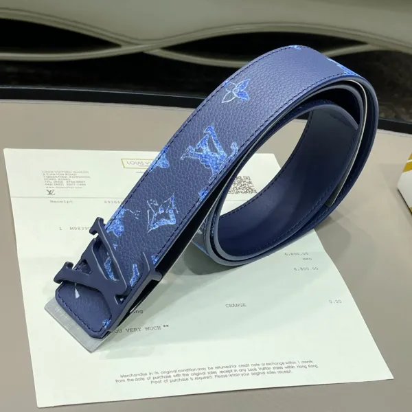 <p>Width:3.8 CM</p>
<p>Original Box & Dust Bag included</p>