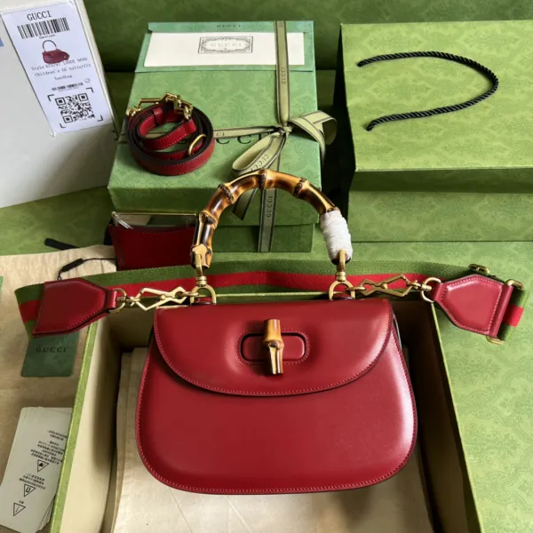 <p>Style:675797</p>
<p>Size:     21*15*7   CM</p>
<p>Original box & dust bag included</p>