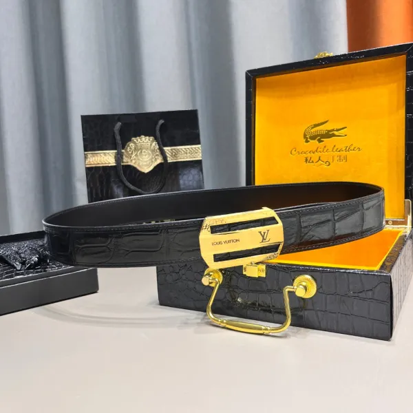 <p>Width:      4  CM</p>
<p>Original box & dust bag included</p>