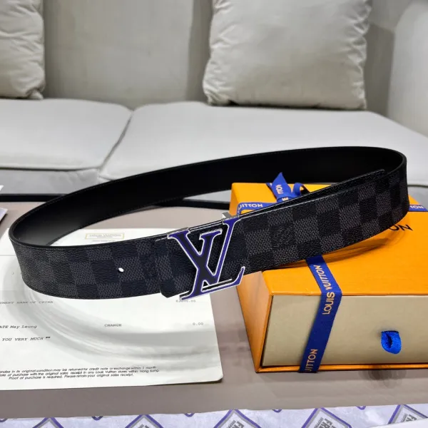 <p>Width :    4    CM</p>
<p>Original box & dust bag included</p>