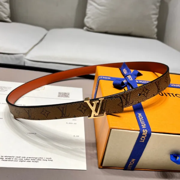 <p>Width :    2    CM</p>
<p>Original box & dust bag included</p>