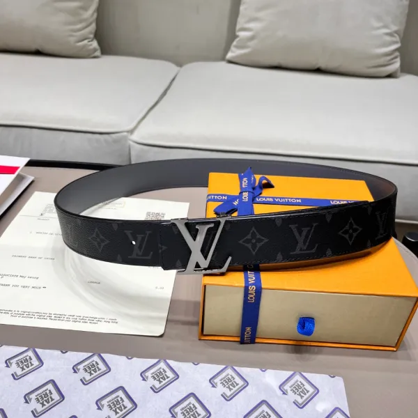 <p>Width :    4    CM</p>
<p>Original box & dust bag included</p>