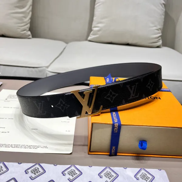 <p>Width :    4    CM</p>
<p>Original box & dust bag included</p>