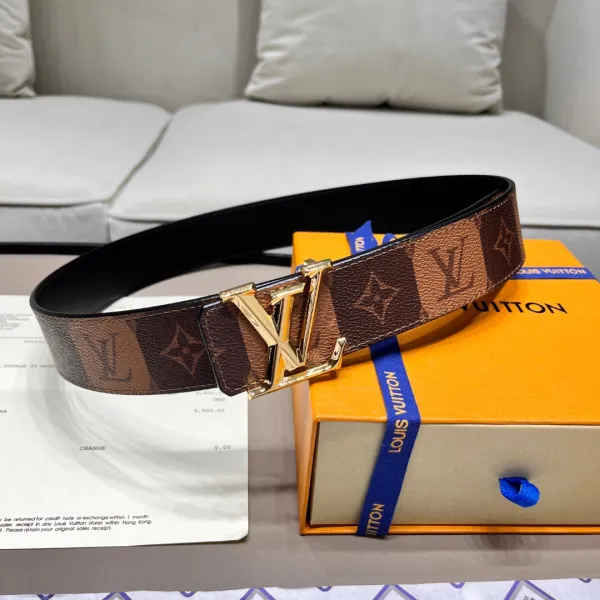 <p>Width :    4    CM</p>
<p>Original box & dust bag included</p>
