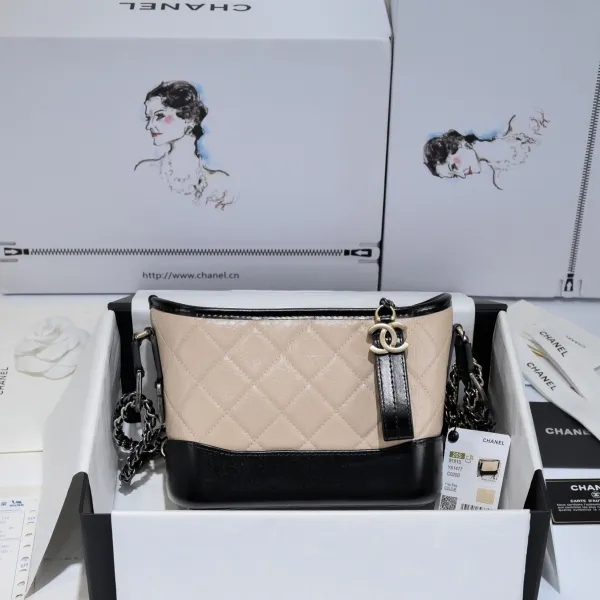 <p>Style:  91810</p>
<p>Size:      20  CM</p>
<p>Original box & dust bag included</p>