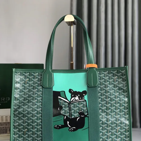 <p>Style: 020220</p>
<p>Size:  45.5*35*15.5 CM</p>
<p>Original Box & Dust Bag included</p>