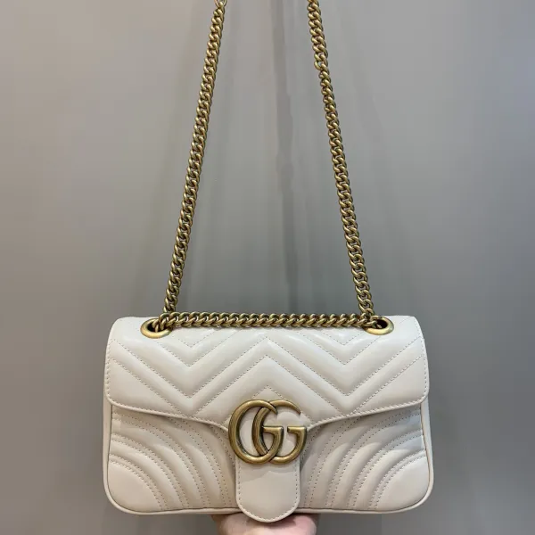 <p>Style: 443497</p>
<p>Size:  26*15 *7 CM</p>
<p>Original Box & Dust Bag included</p>