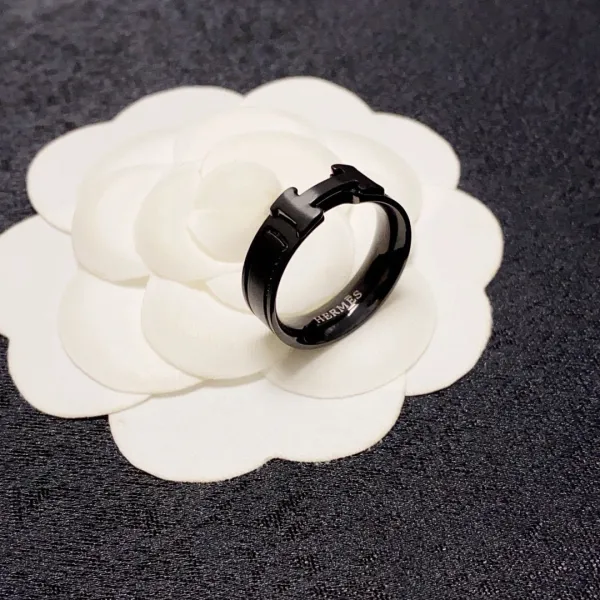<p>Please note your finger(where you put ring) circumference in the order note.</p>
<p>Please put in a sealing bag when you don’t use it.</p>